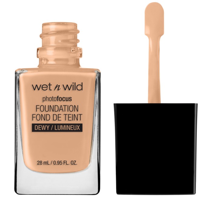 Wet n Wild Photo Focus Foundation - Dewy Classic Beige 28gr