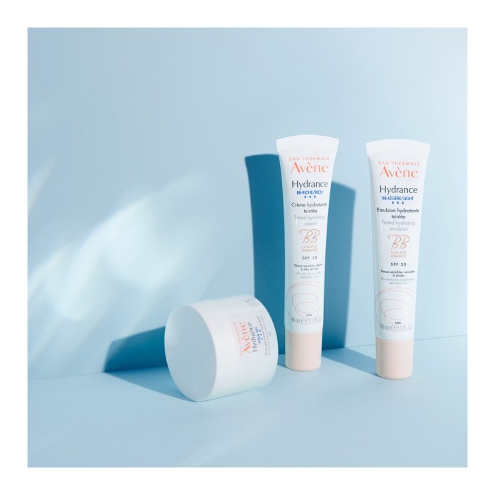 Eau Thermale Avene Hydrance BB Legere Κρέμα Ενυδάτωσης με Χρώμα 40ml
