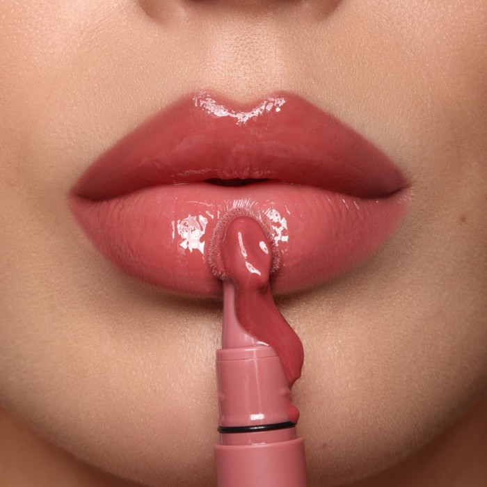 Lovro Non-Transfer Lip Oil 01 Moderate