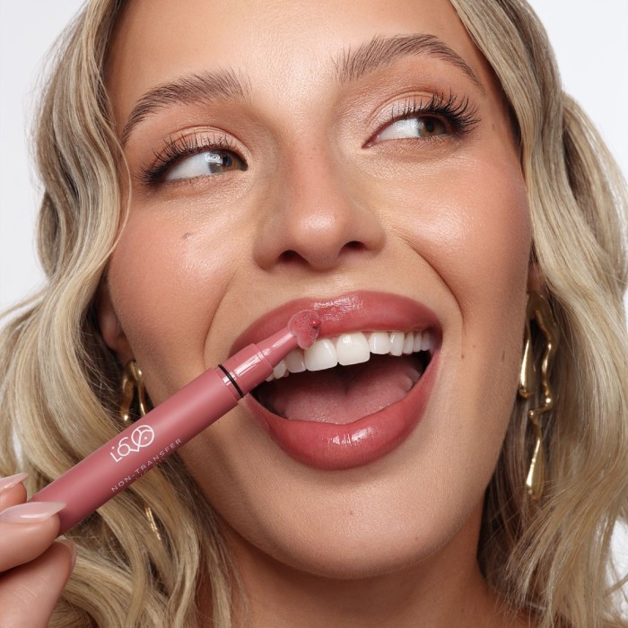 Lovro Non-Transfer Lip Oil 01 Moderate